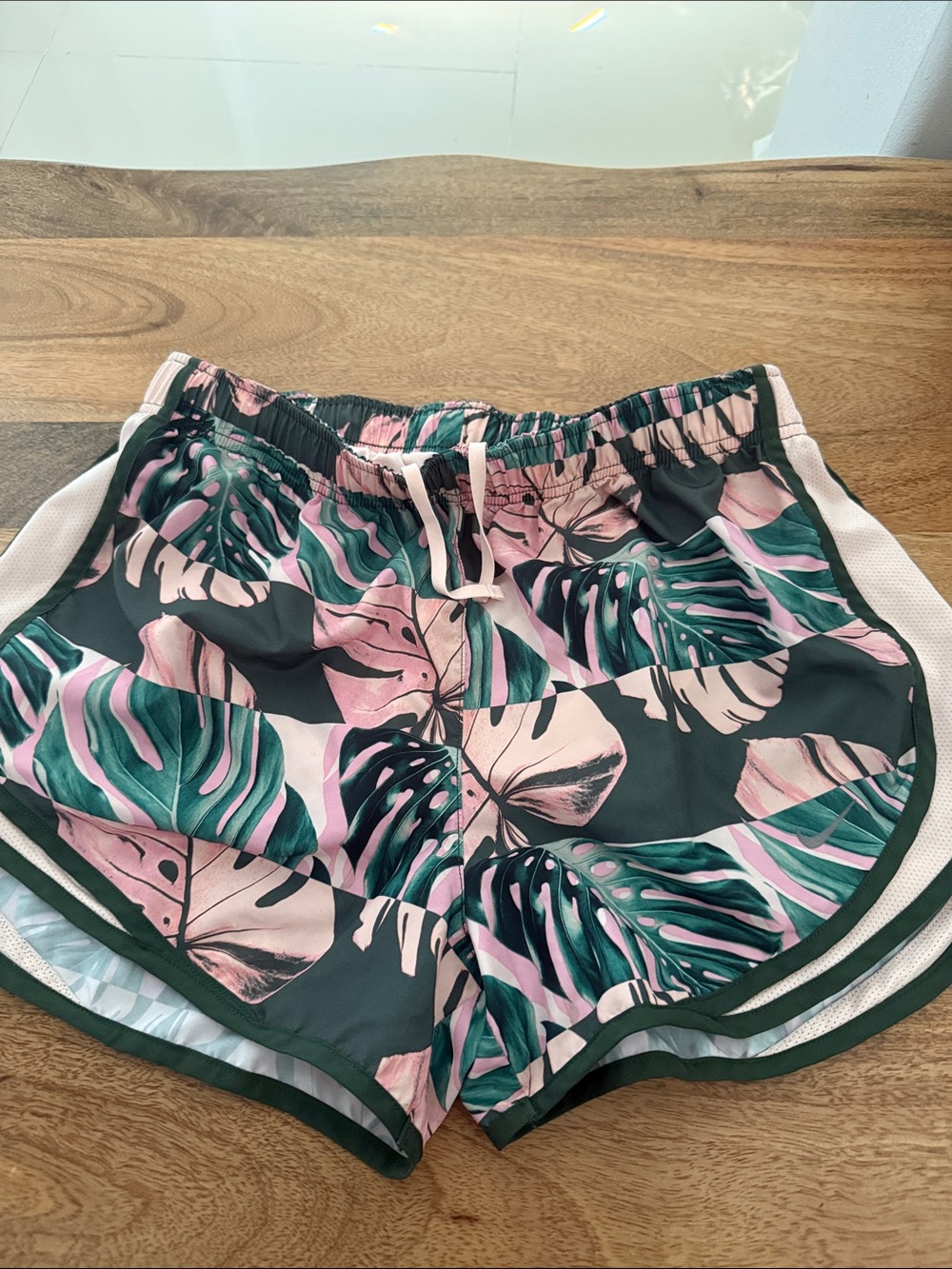 Tropical Leaf Print Women’s Running Shorts - Pink & Green Nike